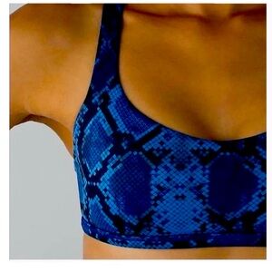 EUC Lululemon Free to Be Wild Ziggy bra size 8
